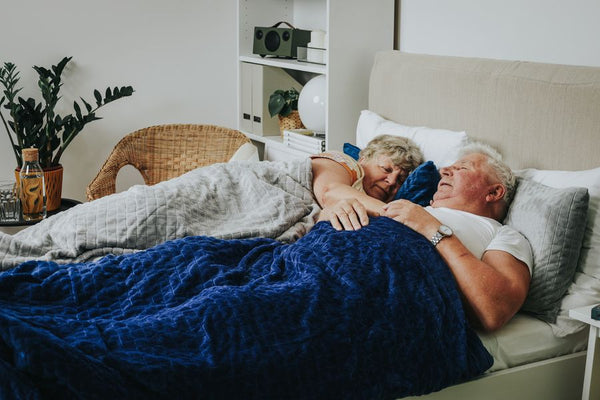 Studie (2022): Einfluss von Therapiedecken auf den Gesundheitszustand von Pflegeheimbewohnern